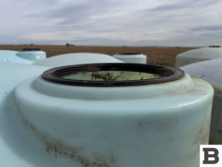 1550-gallon-round-poly-fertilizer-tank-image-4