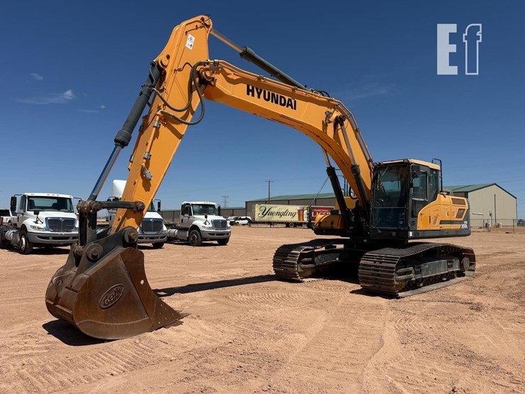 2017-hyundai-hx300l-image-1