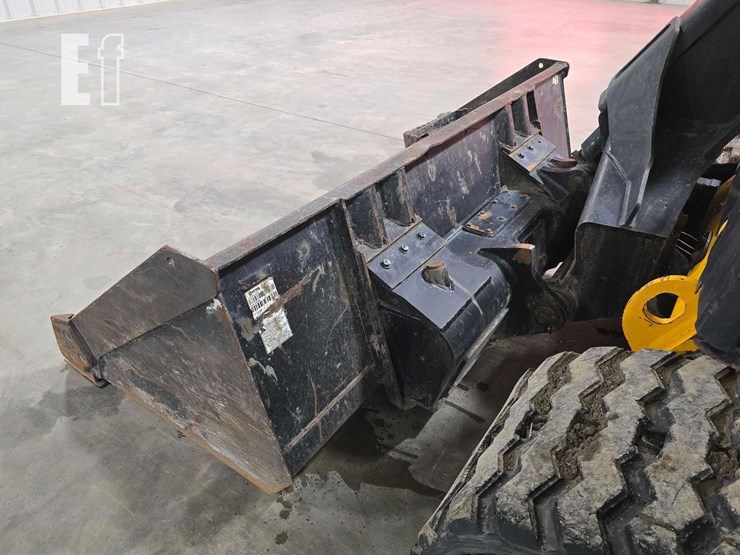 2021-jcb-3ts-8t-image-12