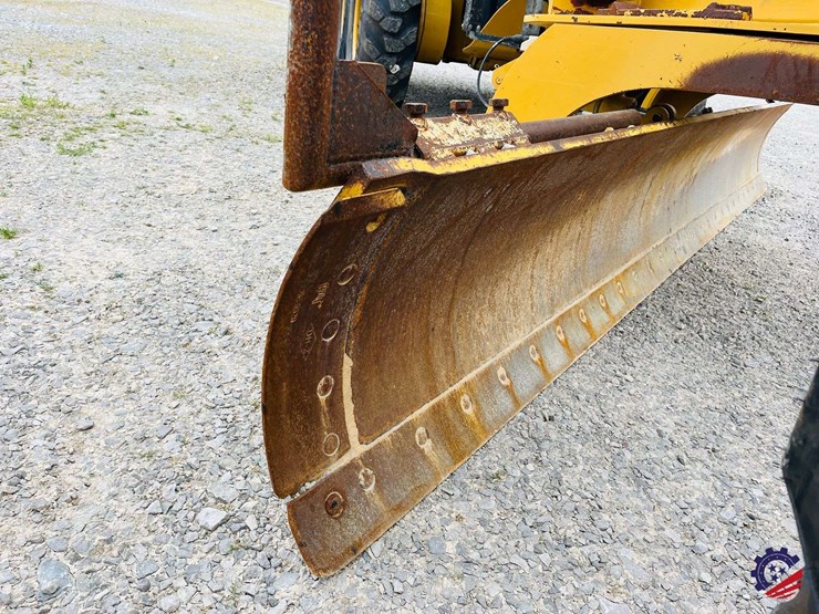 2010-caterpillar-120m-image-93