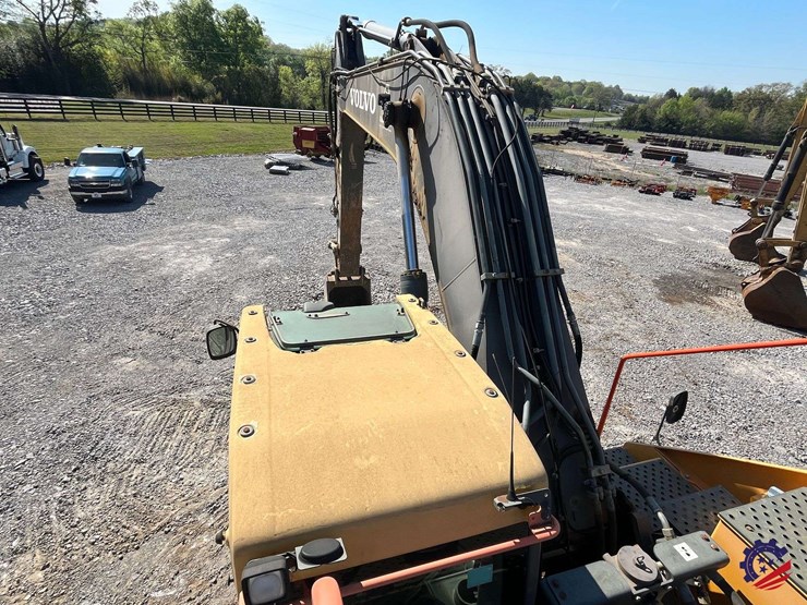 2017-volvo-ec300el-image-70