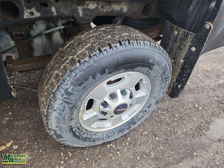 2011-gmc-sierra-2500hd-image-11