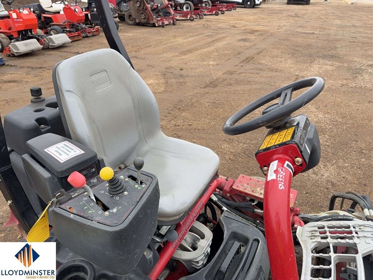2015-toro-greensmaster-300-image-18