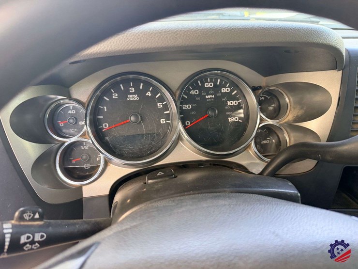 2012-chevrolet-silverado-2500hd-image-24