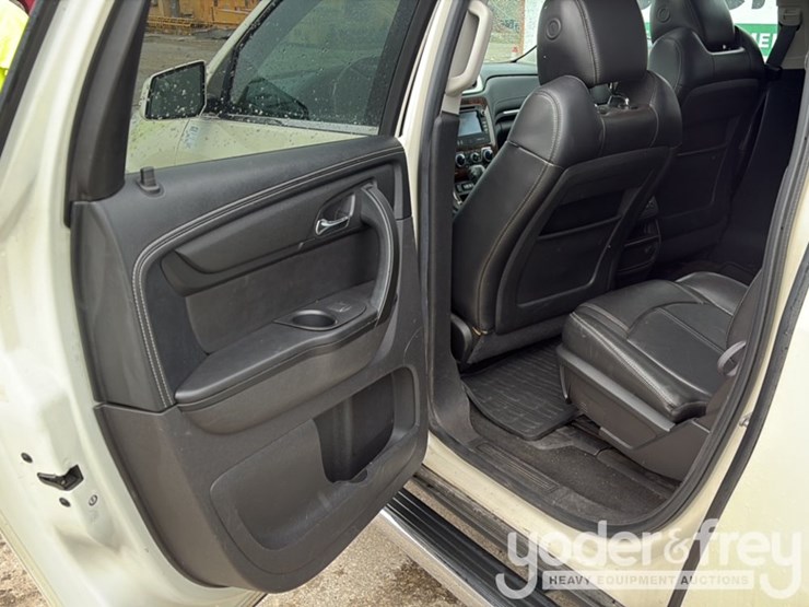 2013-chevrolet-traverse-image-12