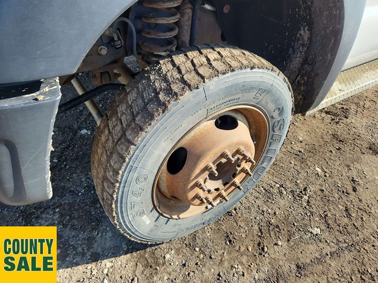 2013-ford-f550-image-29