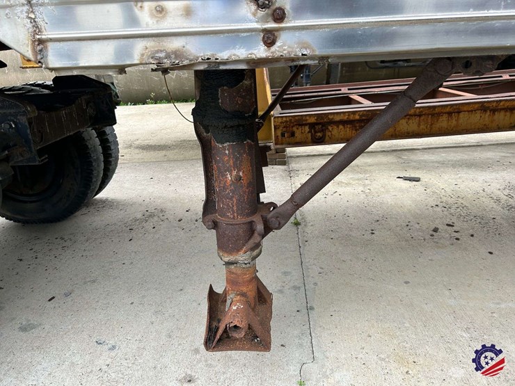 antique-bullnose-28ft-s/a-pup-trailer-image-24