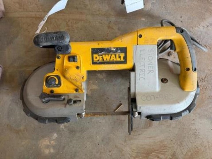 dewalt-heavy-duty-variable-speed-band-saw-image-1