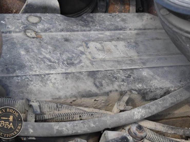 2005-peterbilt-385-image-36