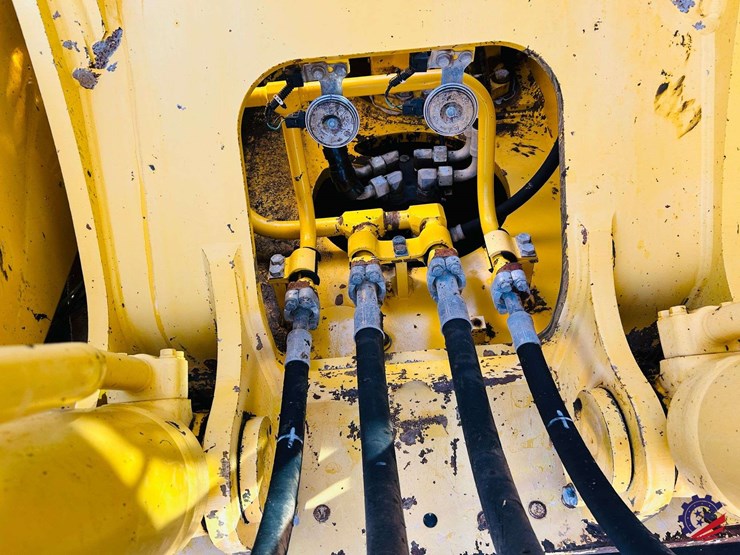 2015-komatsu-pc210-lc-image-41