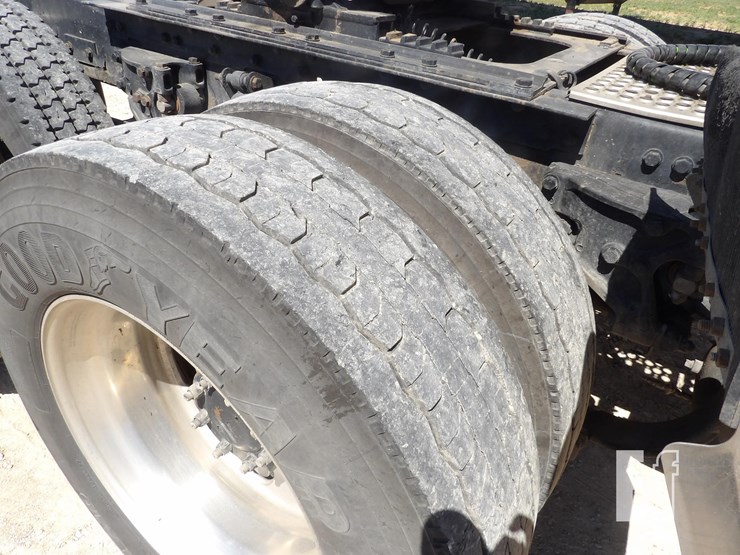 2005-kenworth-w900l-image-12