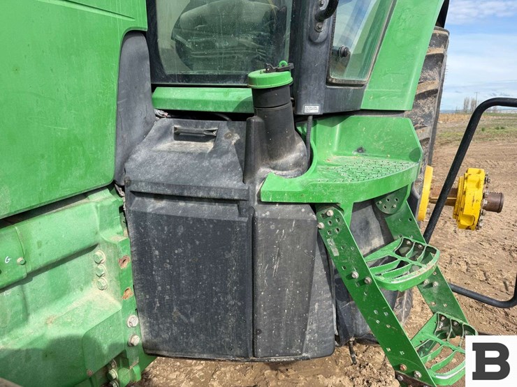 2011-john-deere-8310r-image-14