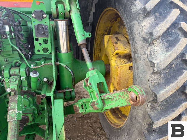 2014-john-deere-8295r-image-34