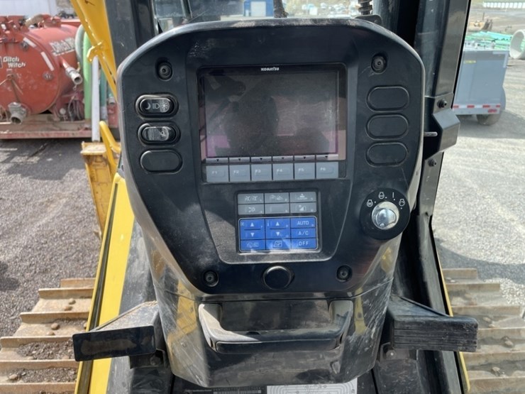 2013-komatsu-d65ex-17-image-35