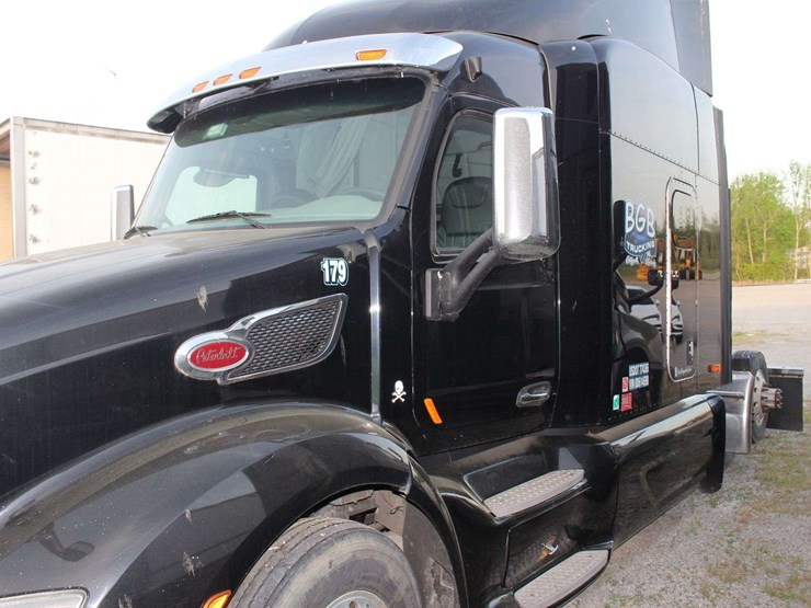 2019-peterbilt-579-image-3