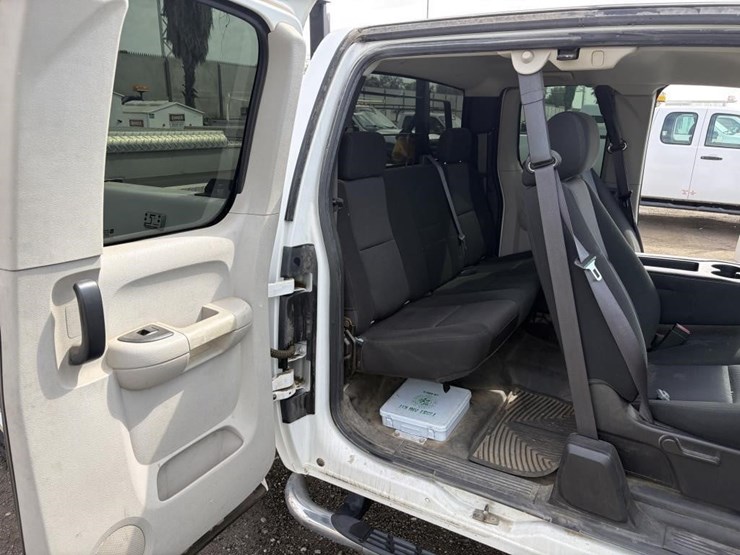 2012-gmc-sierra-2500-image-13