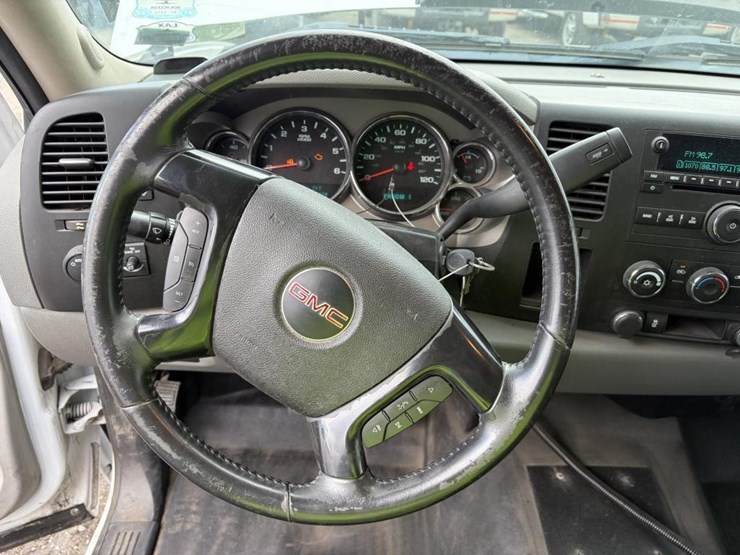 2012-gmc-sierra-2500-image-15