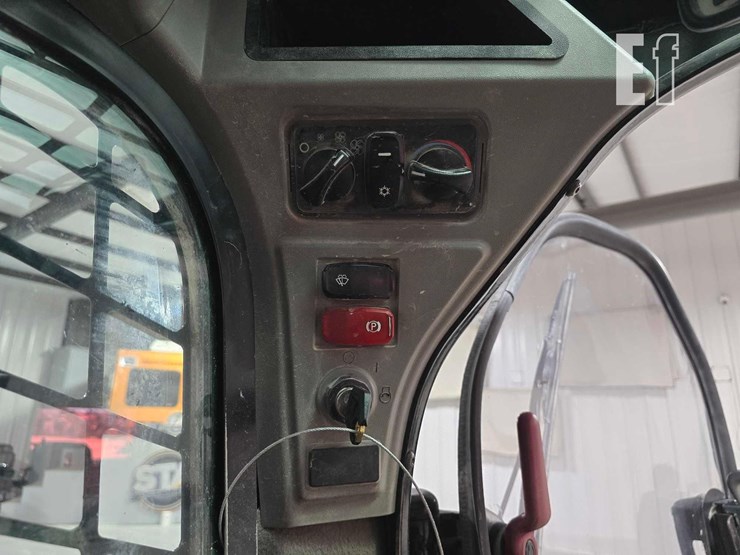 2020-caterpillar-289d3-image-18