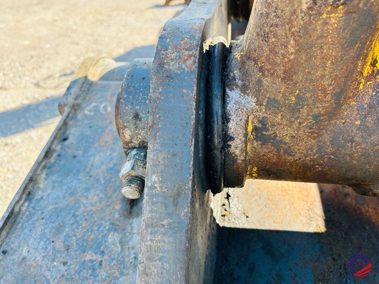 2015-komatsu-pc210-lc-image-60