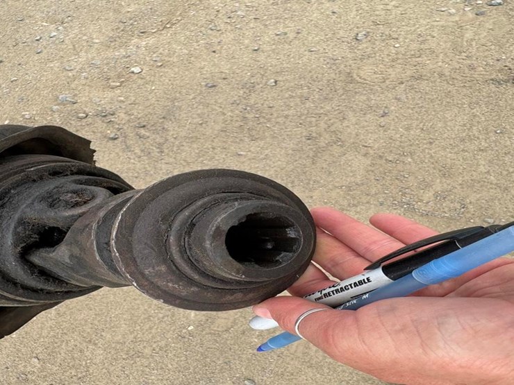 new-holland-br740-image-5