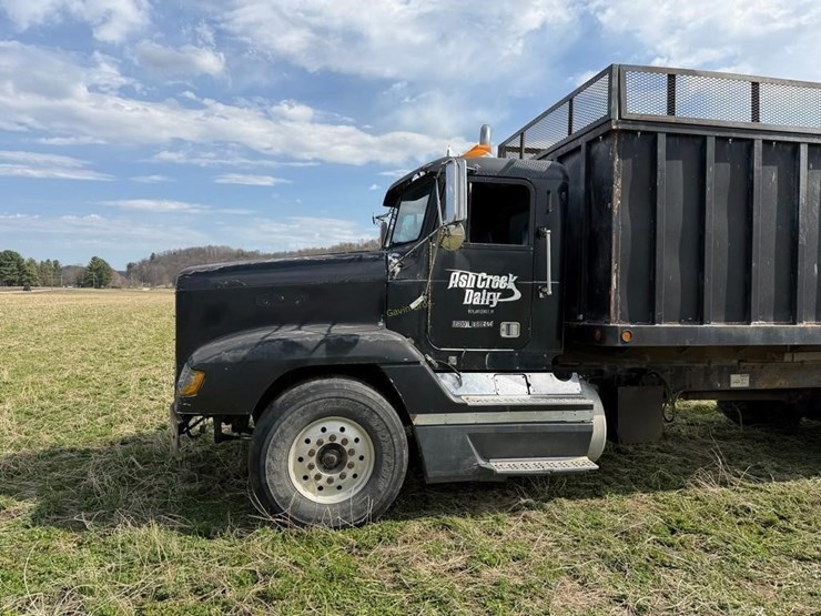 1990-freightliner-fld112-straight-truck-image-2