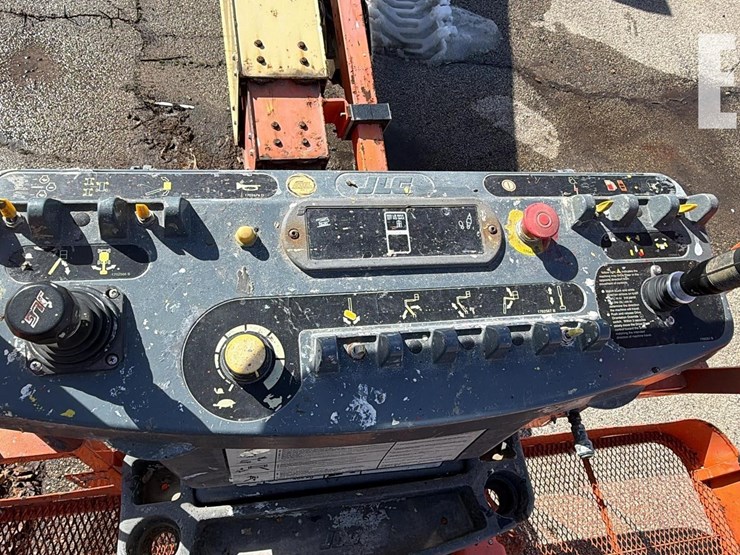 2014-jlg-600s-image-22