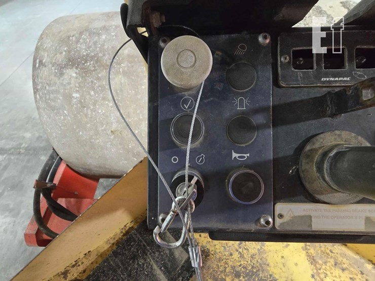 2007-dynapac-ca250d-image-17