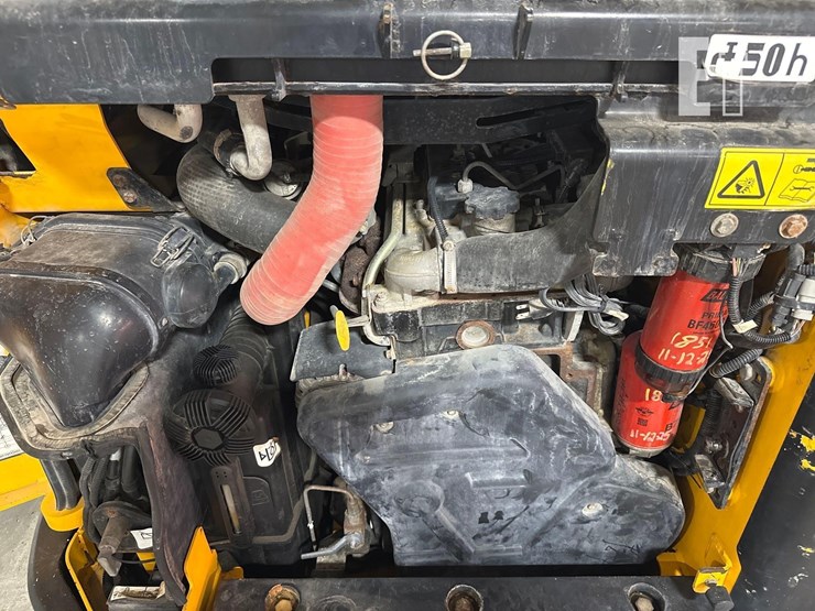 2021-jcb-3ts-8t-image-23