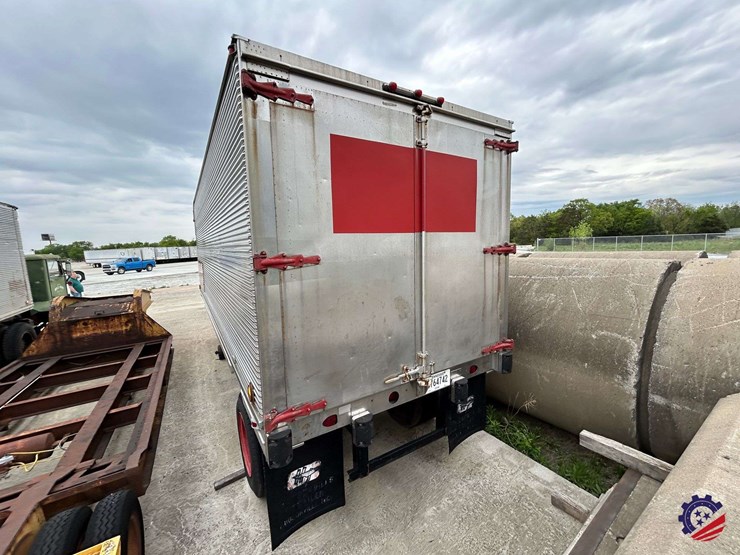 antique-bullnose-28ft-s/a-pup-trailer-image-43