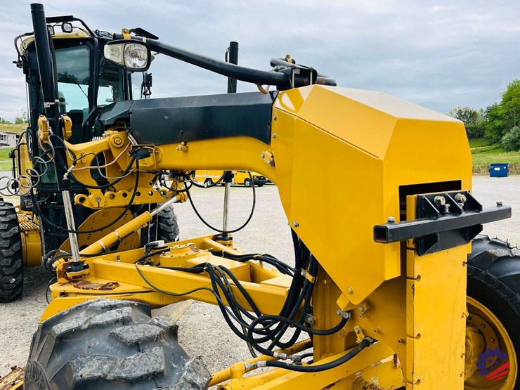 2010-caterpillar-120m-image-26