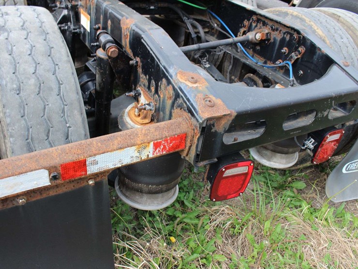 2019-freightliner-cascadia-126-image-30