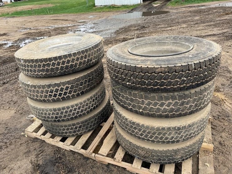(8)-aluminum-10-bolt-11r22.5-semi-tires/rims-image-1
