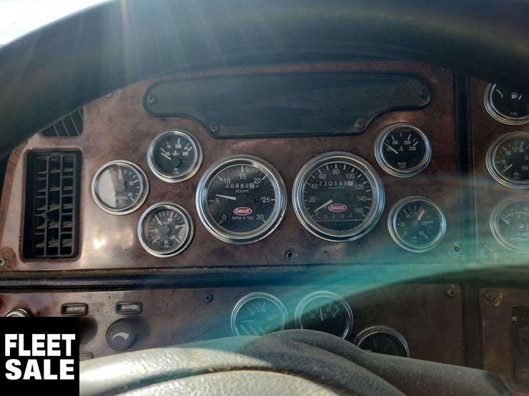 2005-peterbilt-385-image-13