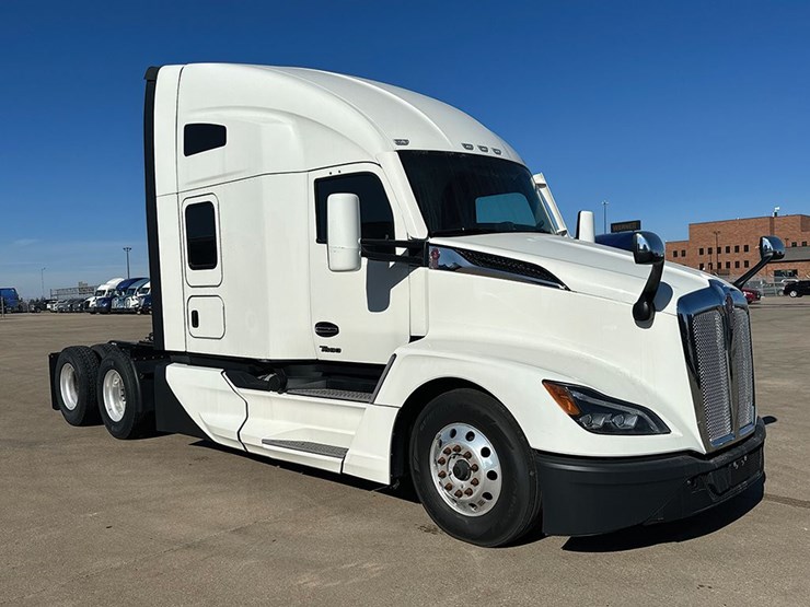 2024-kenworth-t680-image-1