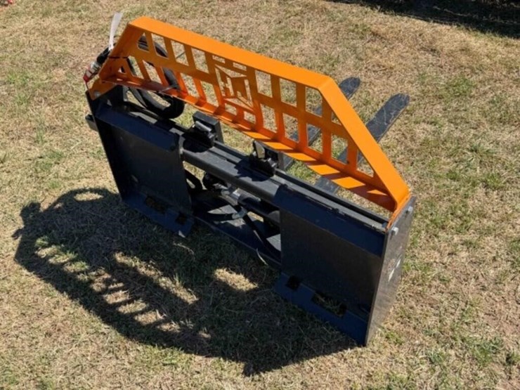 landhonor-skid-steer-hyd.-pallet-forks-image-4