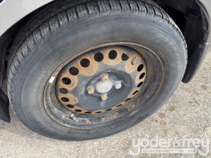 2015-nissan-versa-image-12