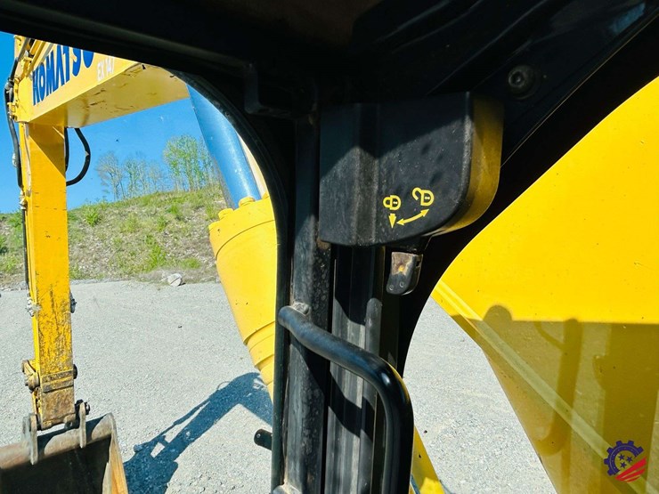 2015-komatsu-pc210-lc-image-9