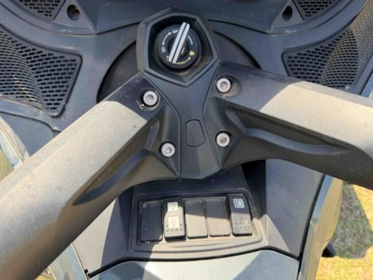 2018-can-am-spyder-rt-ltd-3-wheel-motorcycle-image-11
