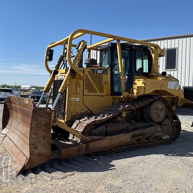 2011 CATERPILLAR D6T