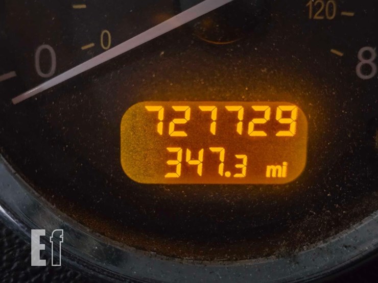 2013-peterbilt-384-image-13