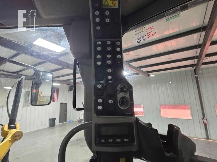 2011-caterpillar-140m2-image-21