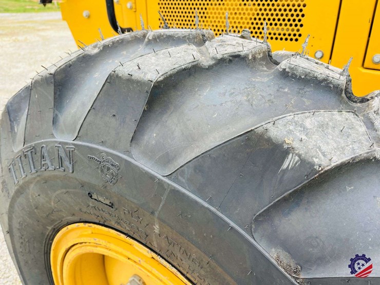 2010-caterpillar-120m-image-24