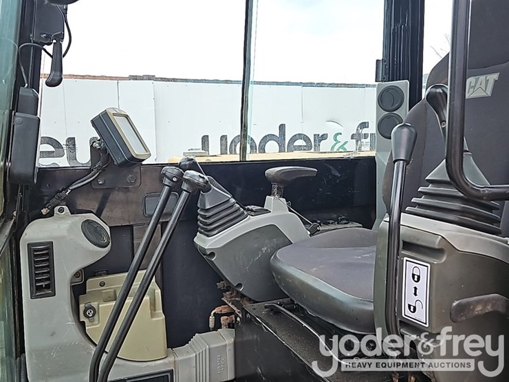 2018-caterpillar-305.5-image-12