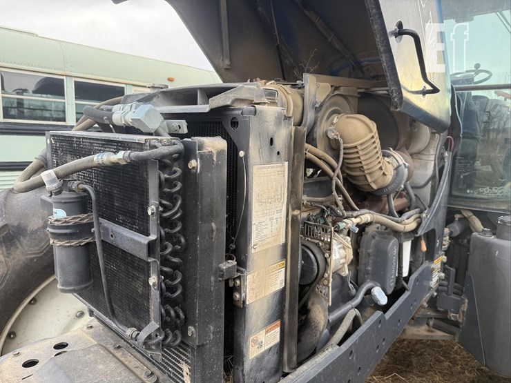 new-holland-tv140-image-33