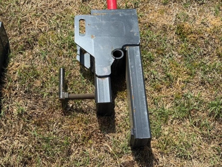 skid-steer--pallet-fork-bale-spike-attachements-image-2