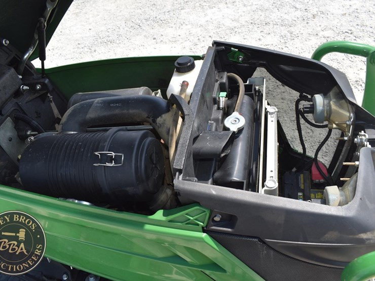 2017-john-deere-1025r-image-14