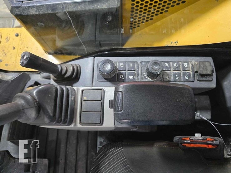 2024-caterpillar-306cr-image-21