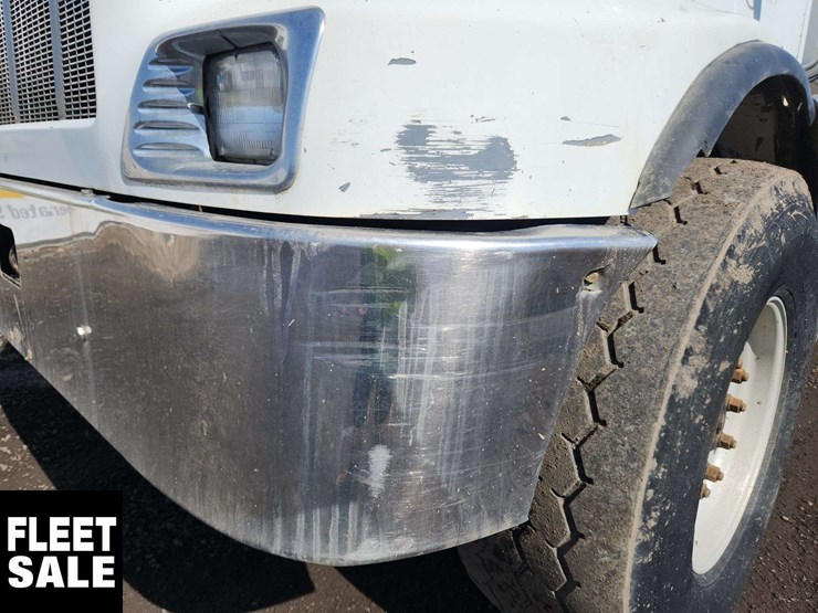 2004-peterbilt-330-image-45