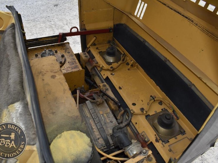 1999-caterpillar-cb-224c-image-36