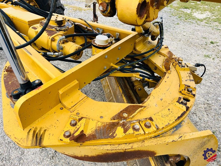 2010-caterpillar-120m-image-38